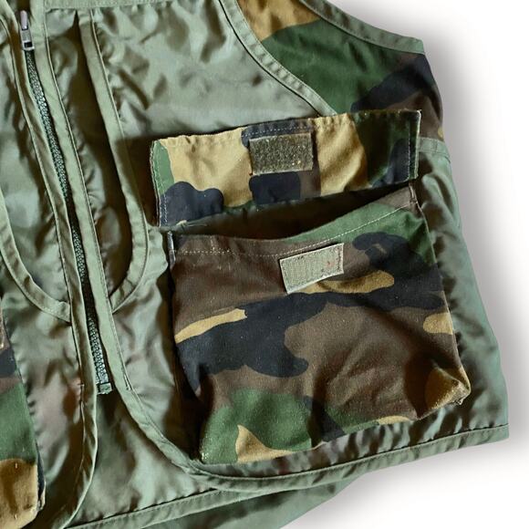 VNTG 70s Camo Print Hunting Vest Sz L Green Full Zip Cargo Coated Canvas Nylon - Picture 7 of 12